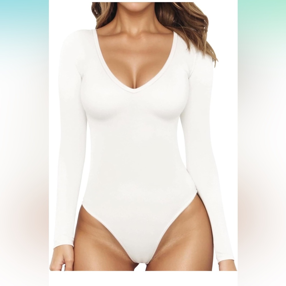 Women’s bodysuit v-neck longs sleeve NWT